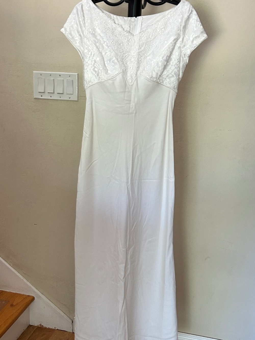 Jessica McClintock White Gown – Timeless Elegance - Picture 6 of 11
